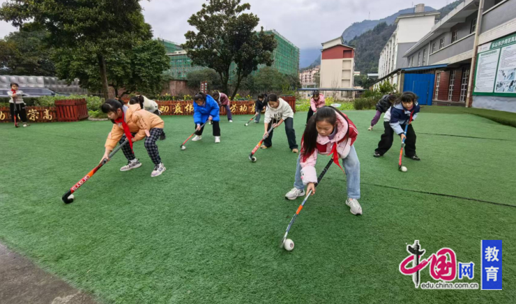 电竞竞猜下载体育课大变身 乐山沙湾凤凰学校让每个孩子爱上运动(图2)