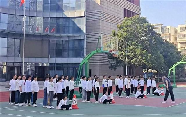 电竞竞猜app郑州管城区外国语牧歌小学：以特色体育课程绘牧歌教育华章(图1)