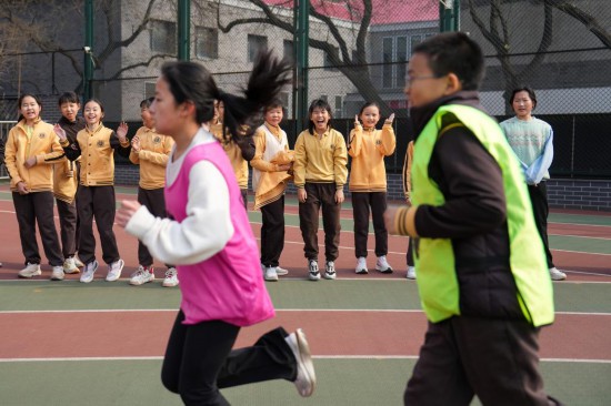 电竞竞猜下载开学“赛起来” 运动“热起来”——北京校园体育一线观察(图1)