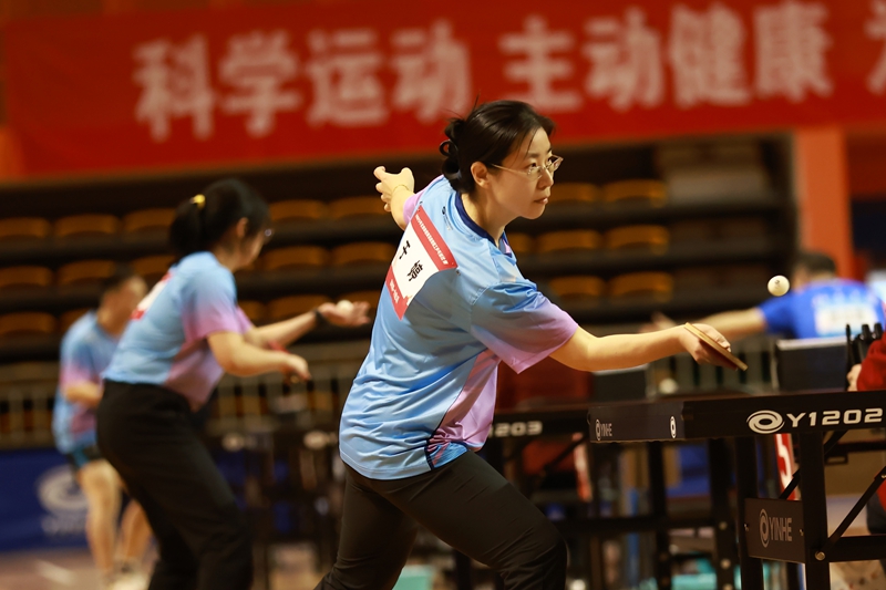 电竞竞猜平台第五届北京教育系统教职工乒乓球赛收官 体医工融合助力赛事升级(图1)