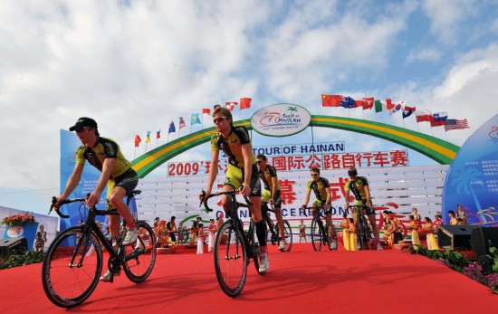电竞竞猜注册2025青岛马拉松盛况将至：交通管制与赛事亮点全面解析(图1)